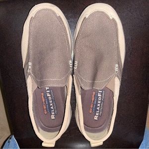 SKETCHERS BROWN CANVAS EXTRA WIDE RELAXED FIT MILFORD SLIP ON SHOES
